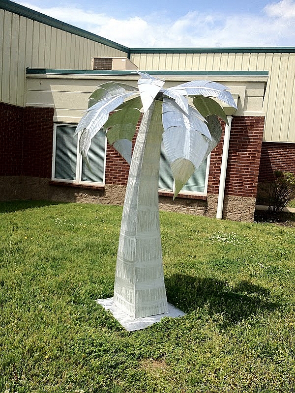 Metal outdoor sculptures, palm tree art, aluminum palm tree sculpture, viscardi designs, tony viscardi, outdoor art by pool, weather proof art work for outdoor use, palm tree art sculpture in aluminum, Palm tree artpalm tree out door sculpture in brushed aluminum. Palm trees in all sizes