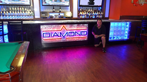 diamonds bar sign