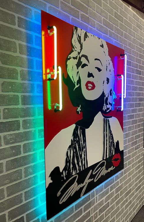 Pop aft sculpture in LED and Neon Marilyn Monroe